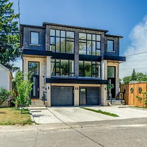 Apartment New Build 4 Bedroom-beach Vibes In The City, Toronto