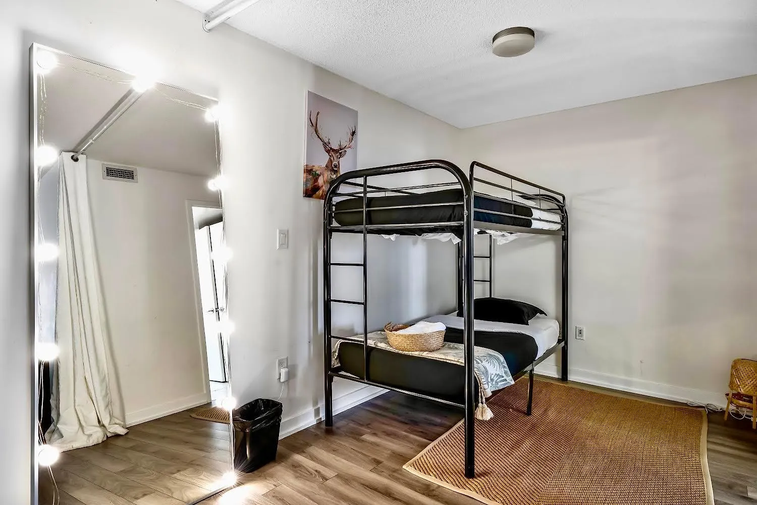 Cozy Condo Downtown Toronto