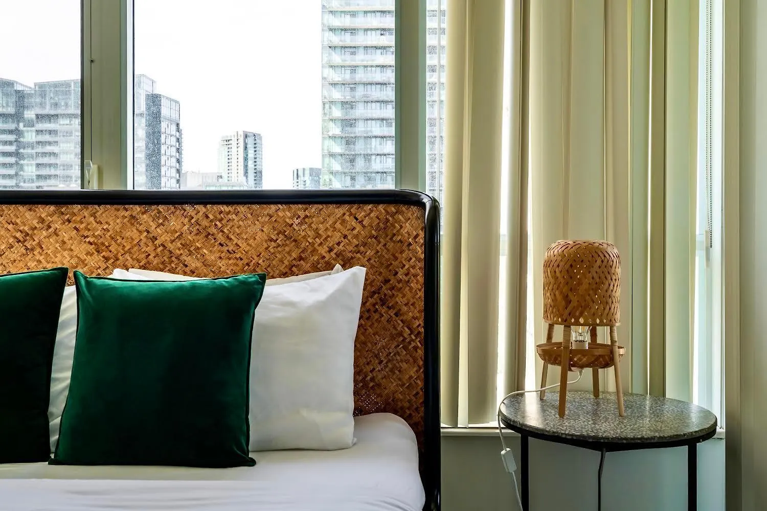Cozy Condo Downtown Toronto Canada