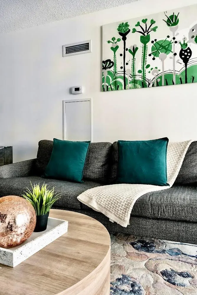 Cozy Condo Downtown Toronto Apartment